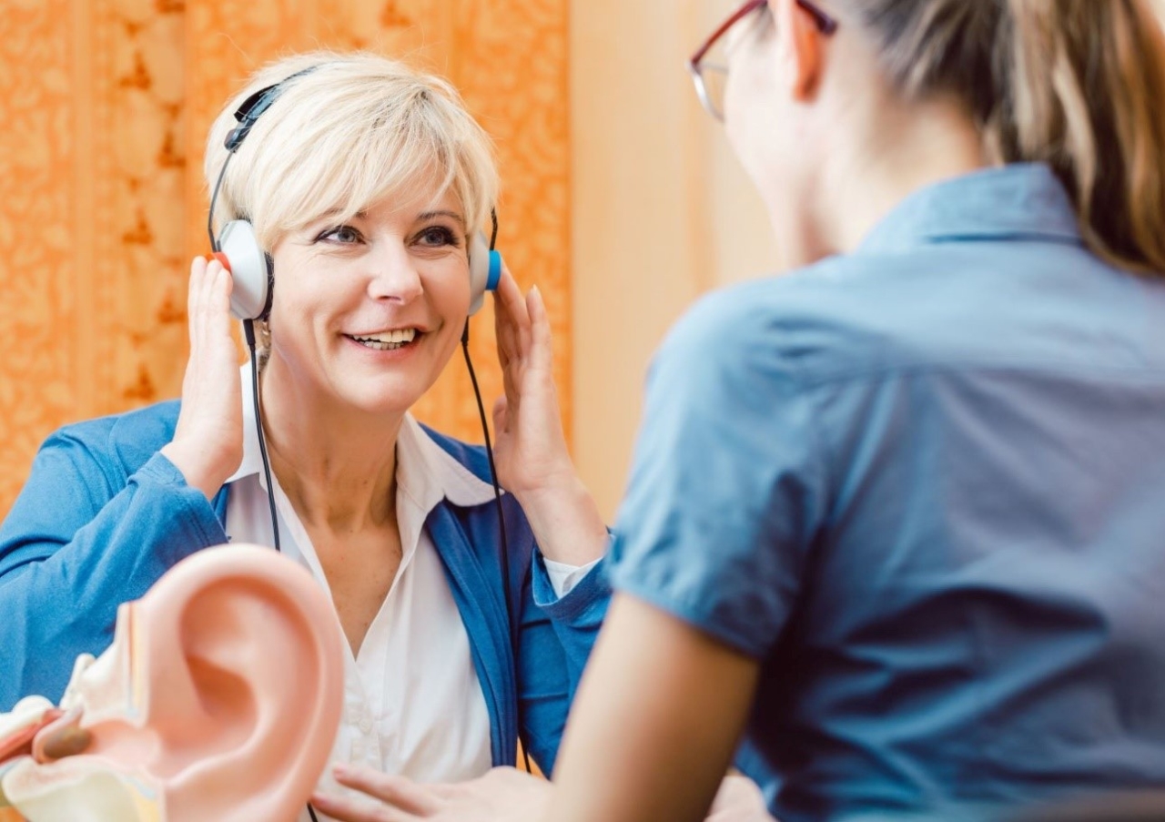 Cuidando todos tus sentidos: La importancia de la salud visual y auditiva.