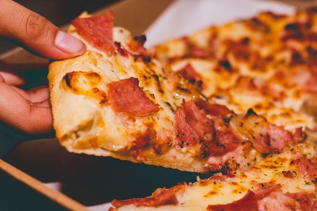 Muerde la pasta convierte el Día Mundial de la Pizza en el Mes de la Pizza, lanzando la primera pizza swicy con Doritos