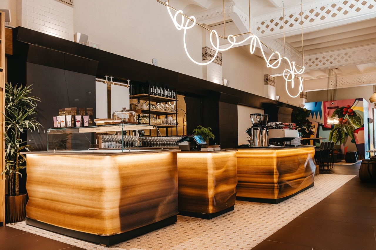 D·Origen Coffee abre la primera cafetería en el mundo con mobiliario hecho a partir de posos de café