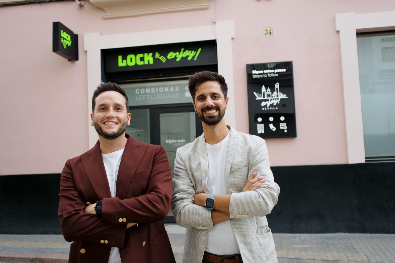 LOCK & enjoy! hasta la bandera durante la Feria de Abril  Lleno total, custodia de 4.000 maletas y un 30% más de facturación