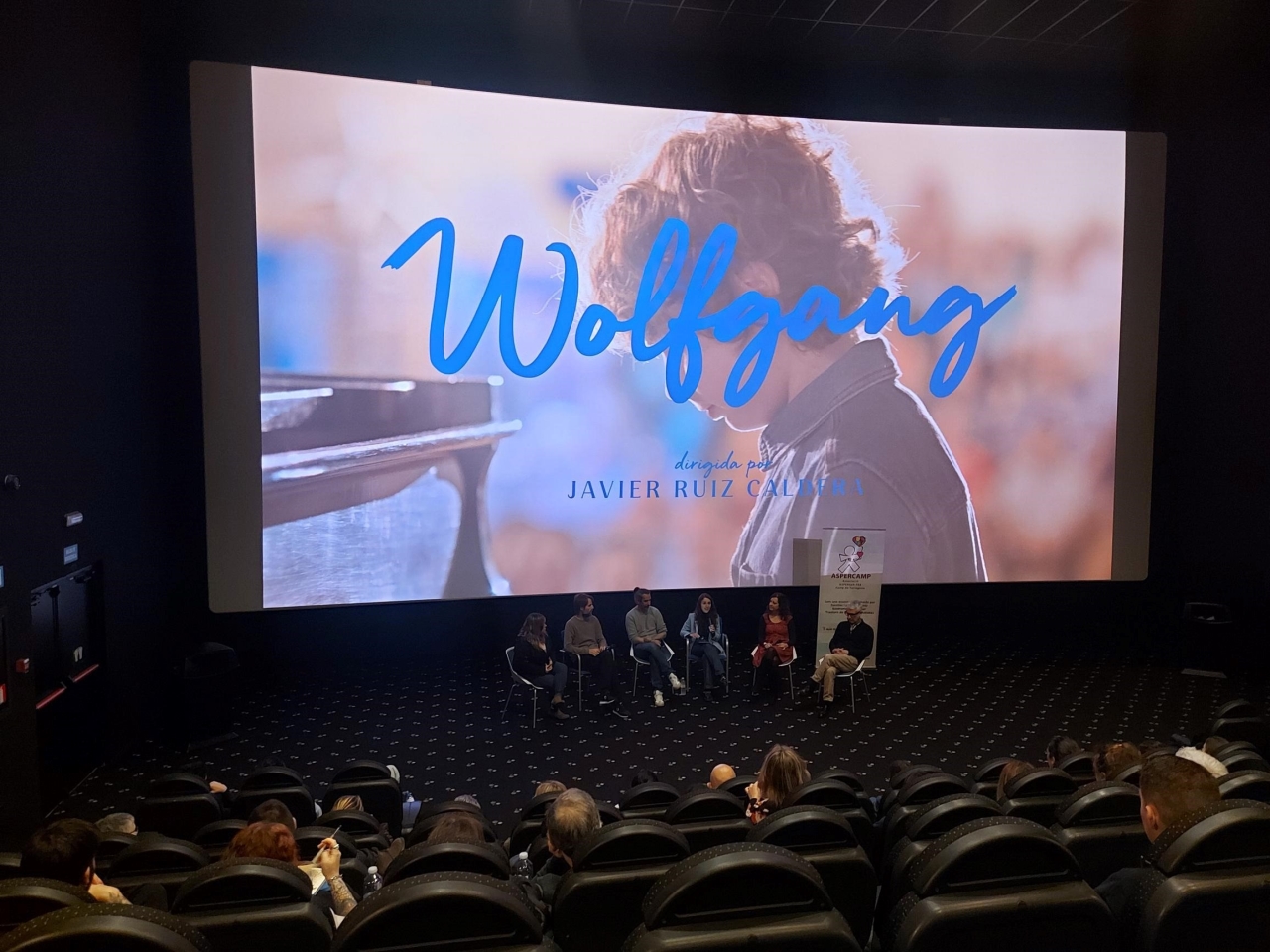 Gran acogida de la sesión de cine tranquilo de  ASPERCAMP en Parc Central para conmemorar el  Día Mundial de Concienciación sobre el Autismo 