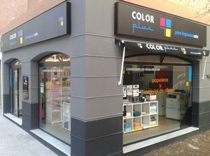 Color Plus Benalmádena le invita a visitar su tienda