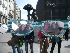 Gente con MasVisión por las calles de Madrid y en Twitter