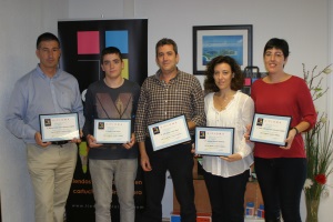 Color Plus Valencia y Color Plus Valdemoro reciben su diploma después de recibir el curso de formación.