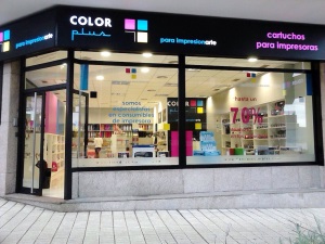 … Y COLOR PLUS VIGO TAMBIÉN ABRE AL PÚBLICO. 