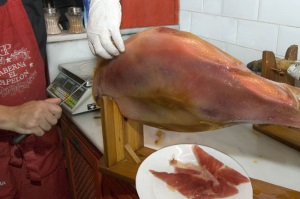 Taberna El Papelón recupera el “Corte tradicional a Cuchillo” en sus restaurantes