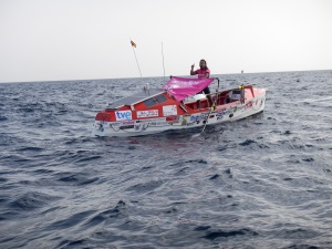 Smöoy comparte sueños con dos bomberos murcianos que cruzarán el Océano Atlántico a remo