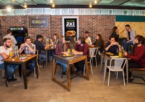 Las hamburguesas gourmet de Restalia conquistan a los malagueños   