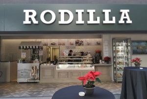 DISA inaugura la primera Electrolinera y restaurante Rodilla de Canarias