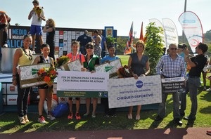 Zafiro Tours apoya a los deportistas en la media maratón de Alicante.